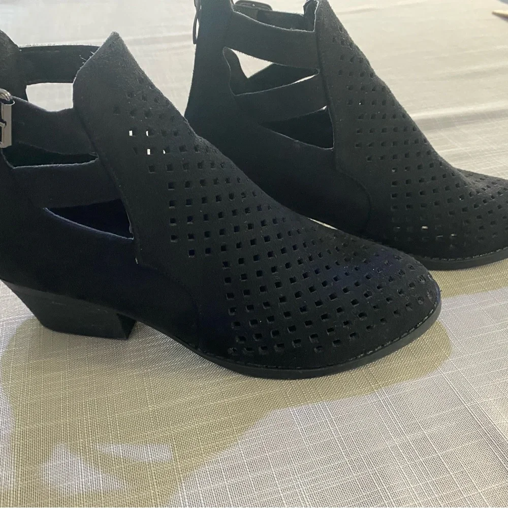 Nature Breeze booties in black. Women’s size 8 - Picture 4 of 15